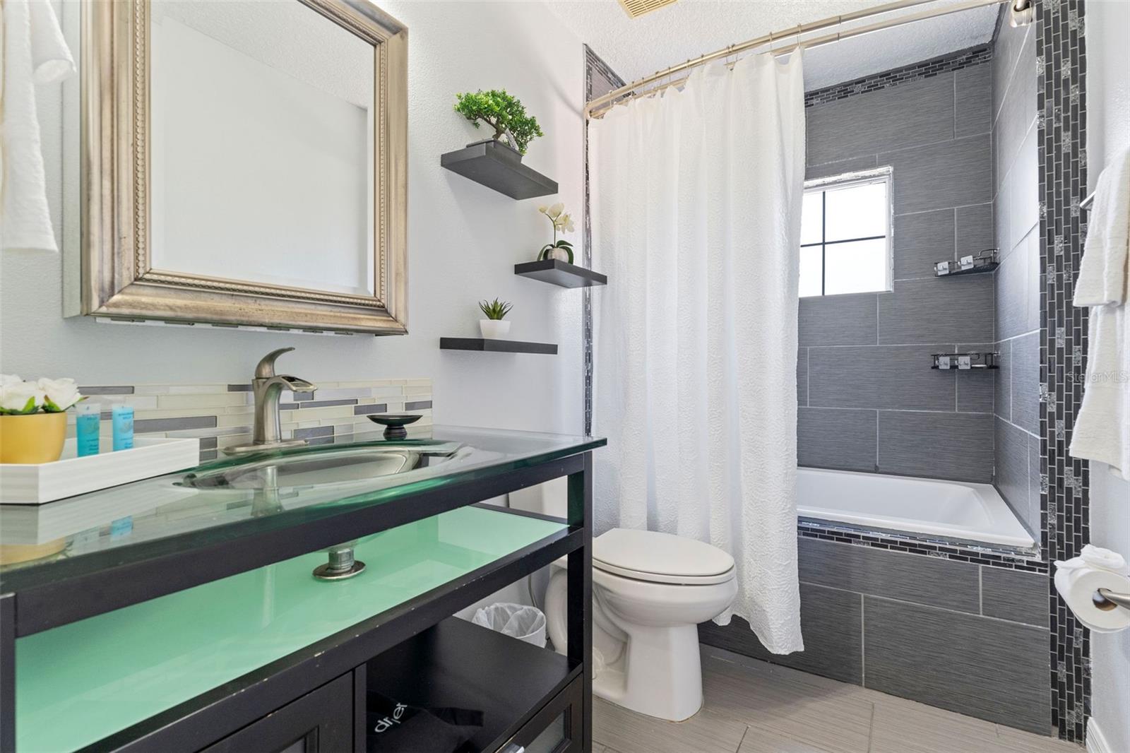 PRIME BATHROOM SECOND FLOOR