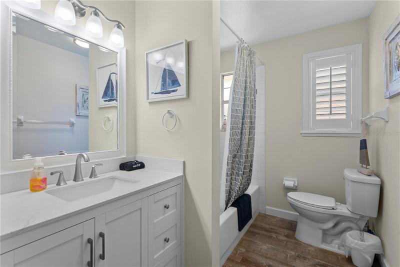 The main Bathroom is 6X10