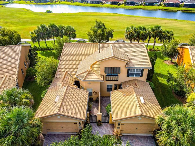 GREAT CURB APPEAL
