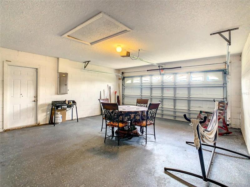 EPOXY GARAGE FLOOR