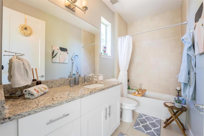 Ensuite with Shower & Bathtub