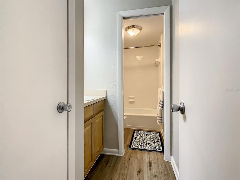 upstairs hall bathroom