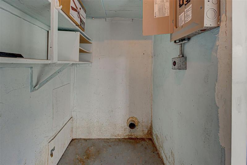 Carport-Kitchen door &Laundry room door