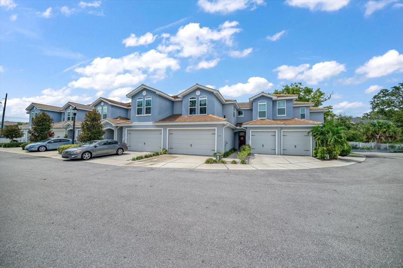 Welcome to the boutique community of Townhomes of Highland Ridge