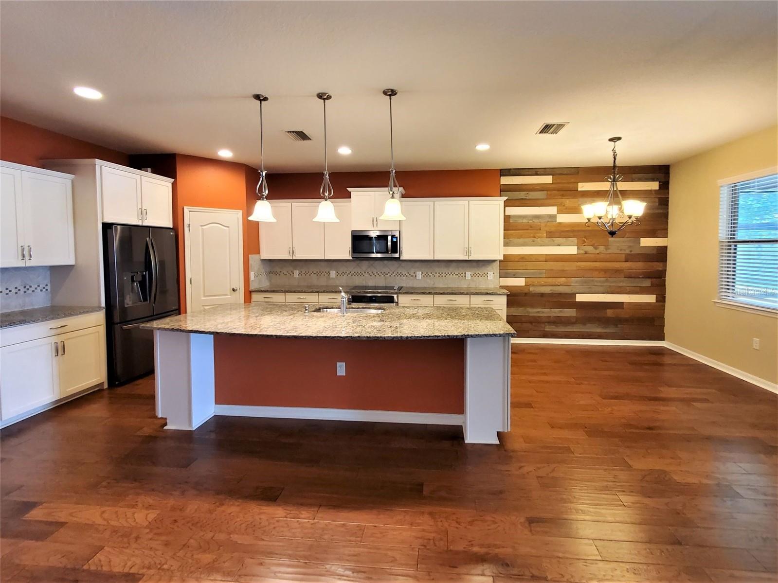 KITCHEN/DINETTE