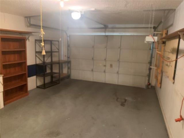 1 1/2 car garage