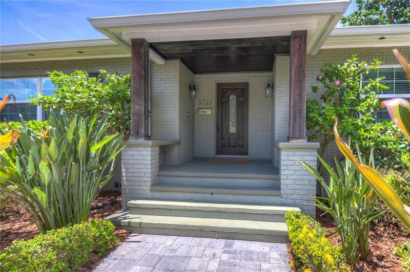 Outstanding curb appeal