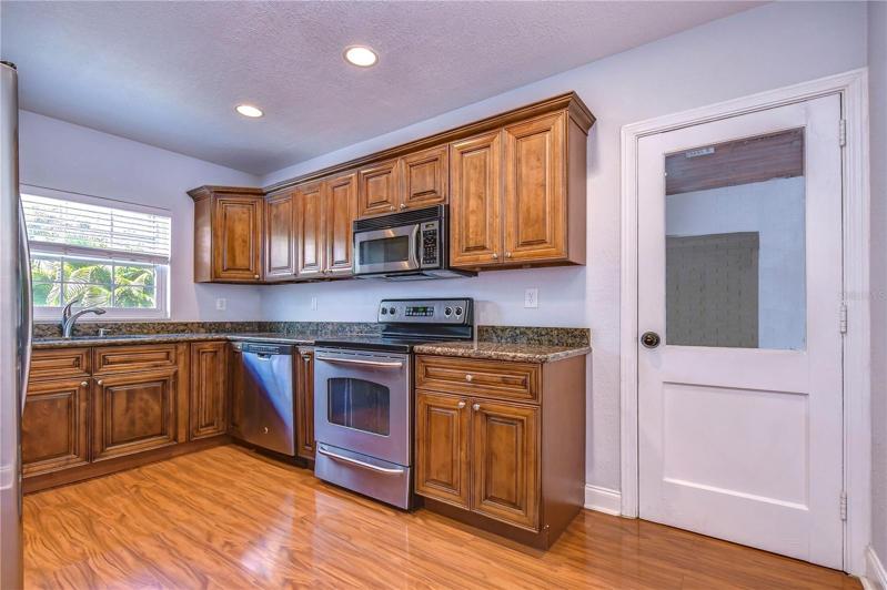 Door to laundry rm/bonus/flex space