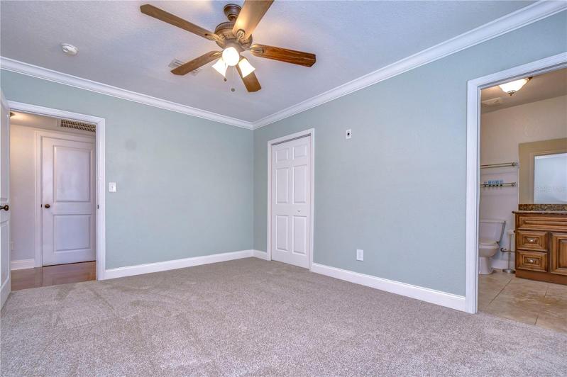 Master bedroom w/ensuite bath