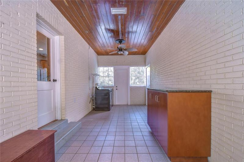 Laundry area/Bonus/flex space w/decorative ceiling