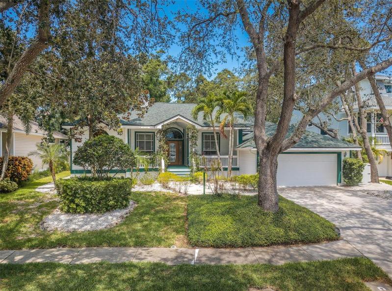 Welcome to 365 Grand Bay Drive of Ozona!