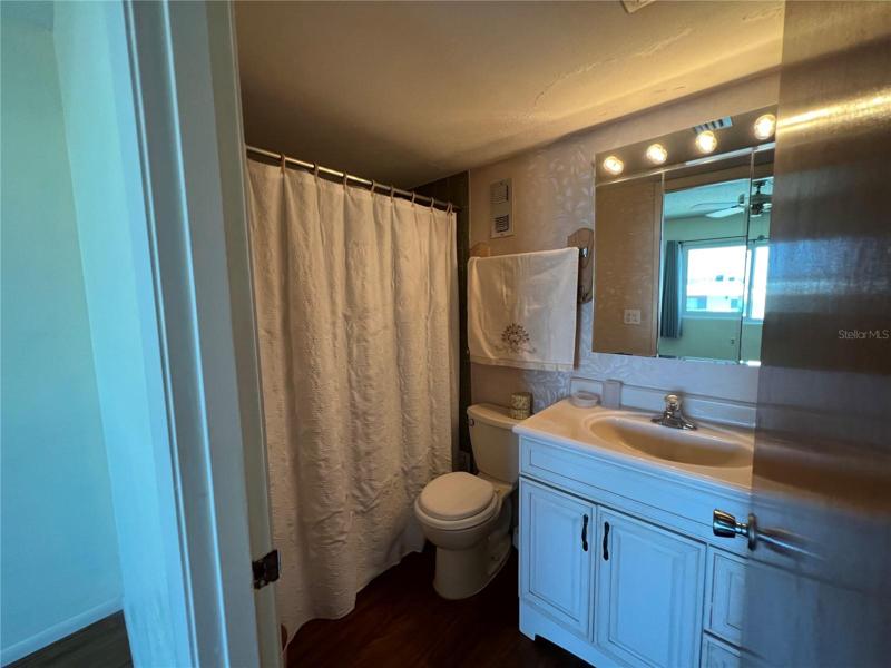 PRIMARY EN SUITE BATHROOM