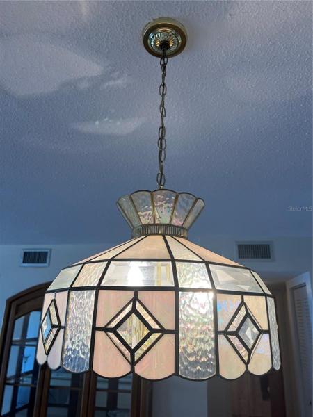 LIGHT FIXTURE IN DINING ROOM