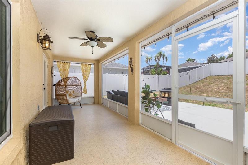 Screened Patio!