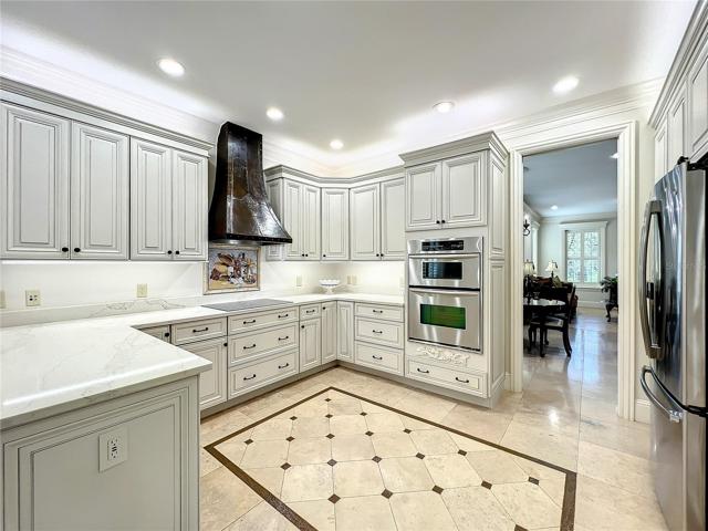 Kitchen to left, Family Rm to right