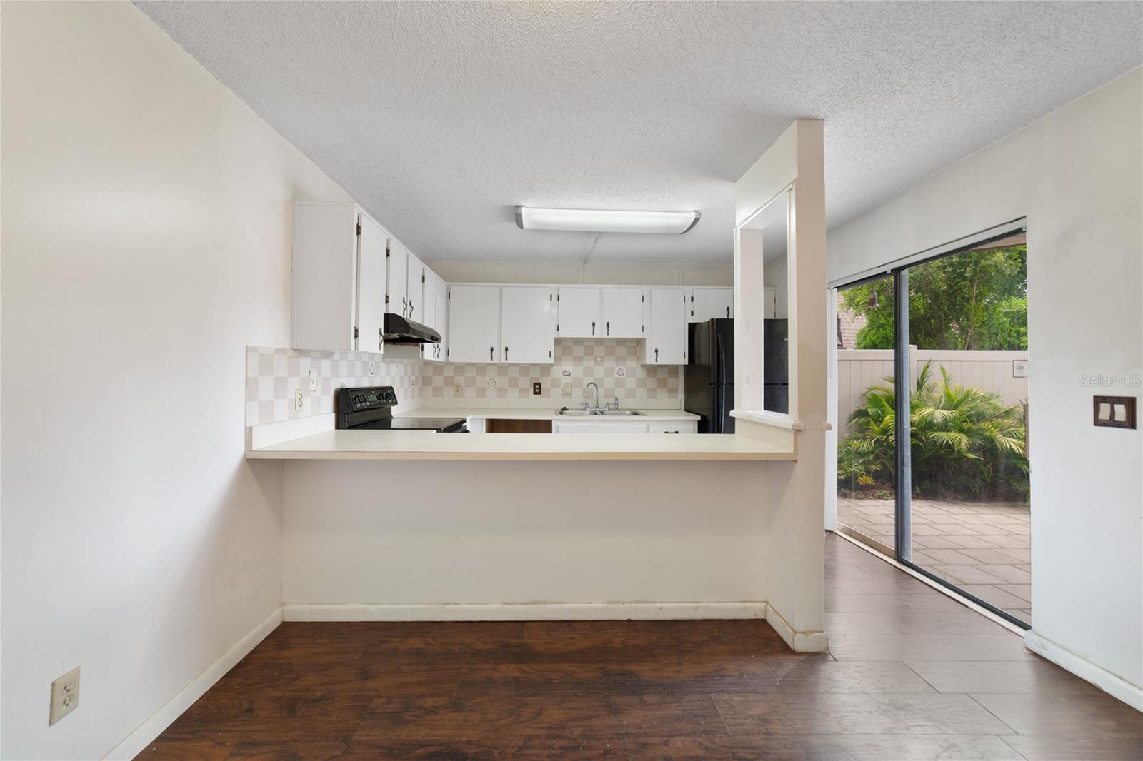 DINING/KITCHEN.