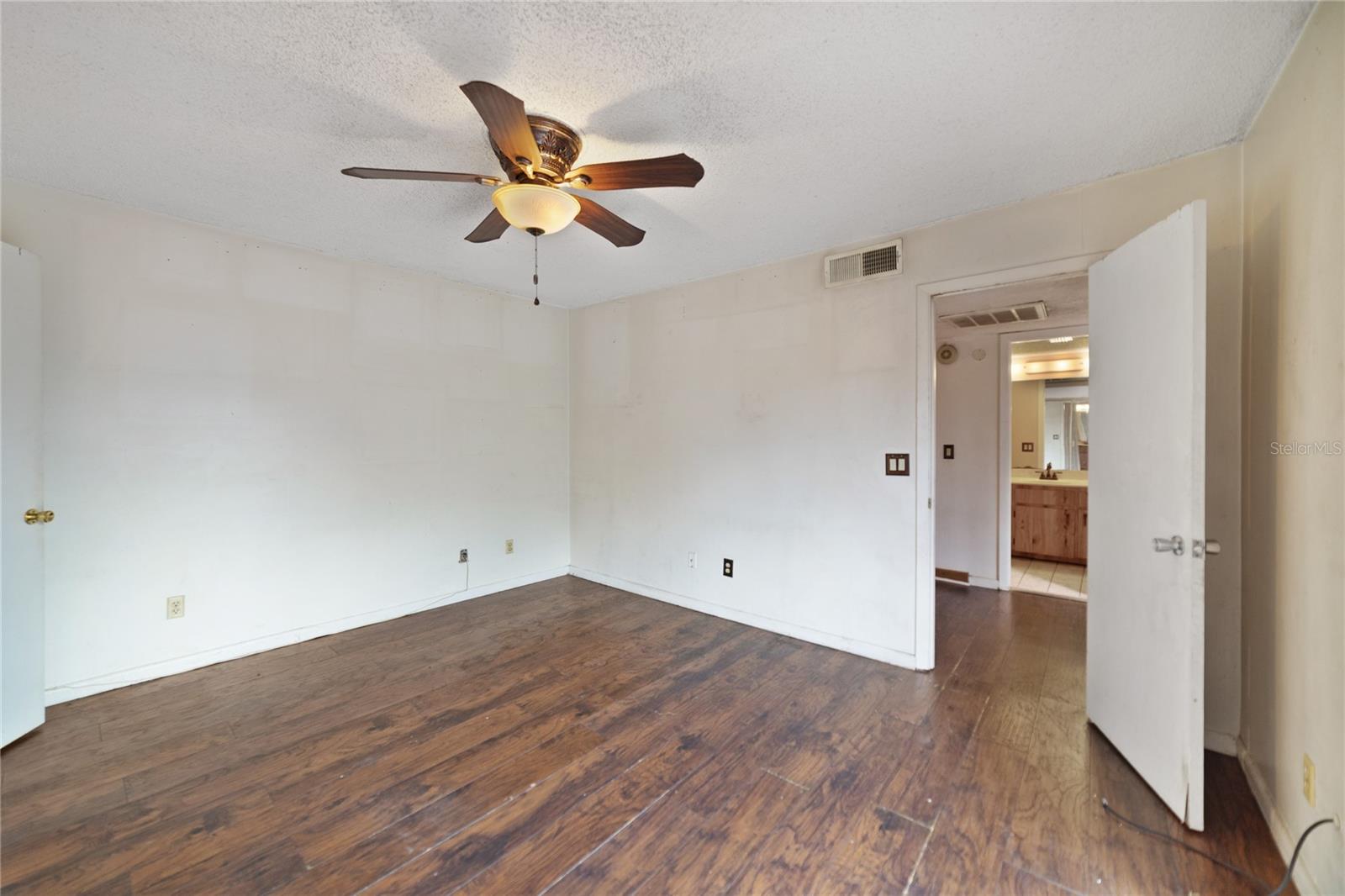 PRIMARY SUITE.