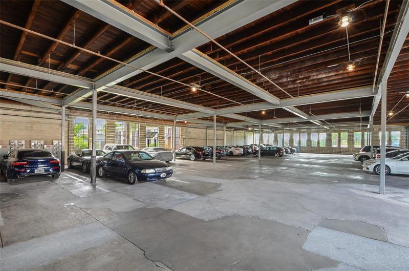 attached /covered garage