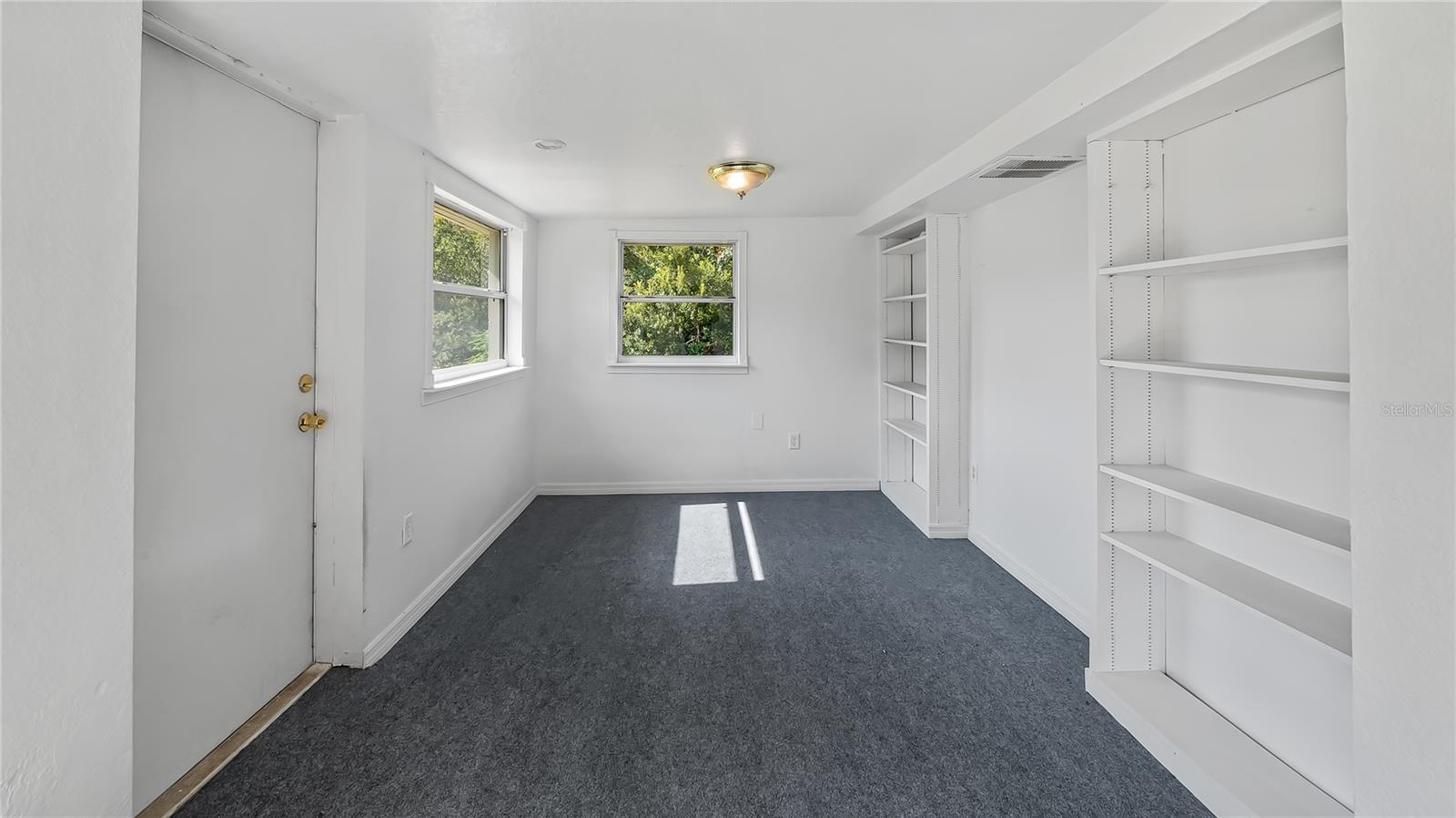 Another bonus room area off the back room. Door to back yard