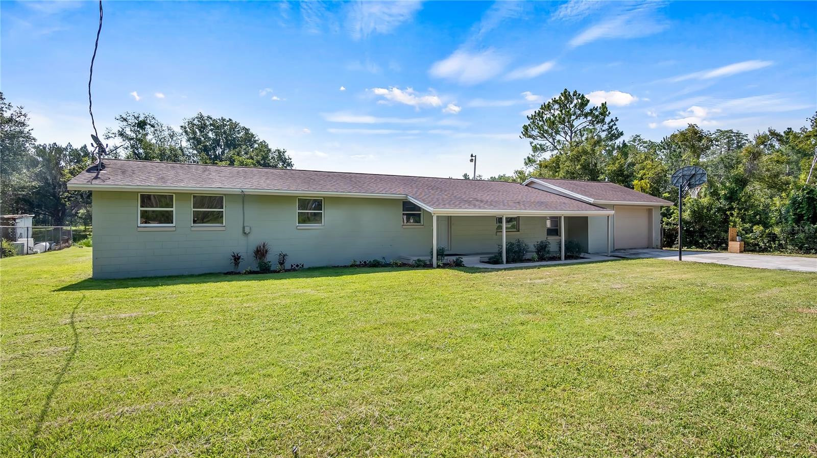 Front view of 10138 State Road 33, Groveland, FL