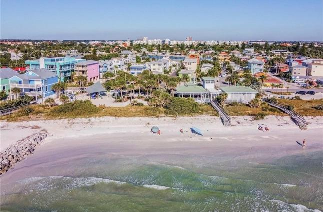 A few Houses away from the Gulf of Mexico on Sunset Beach