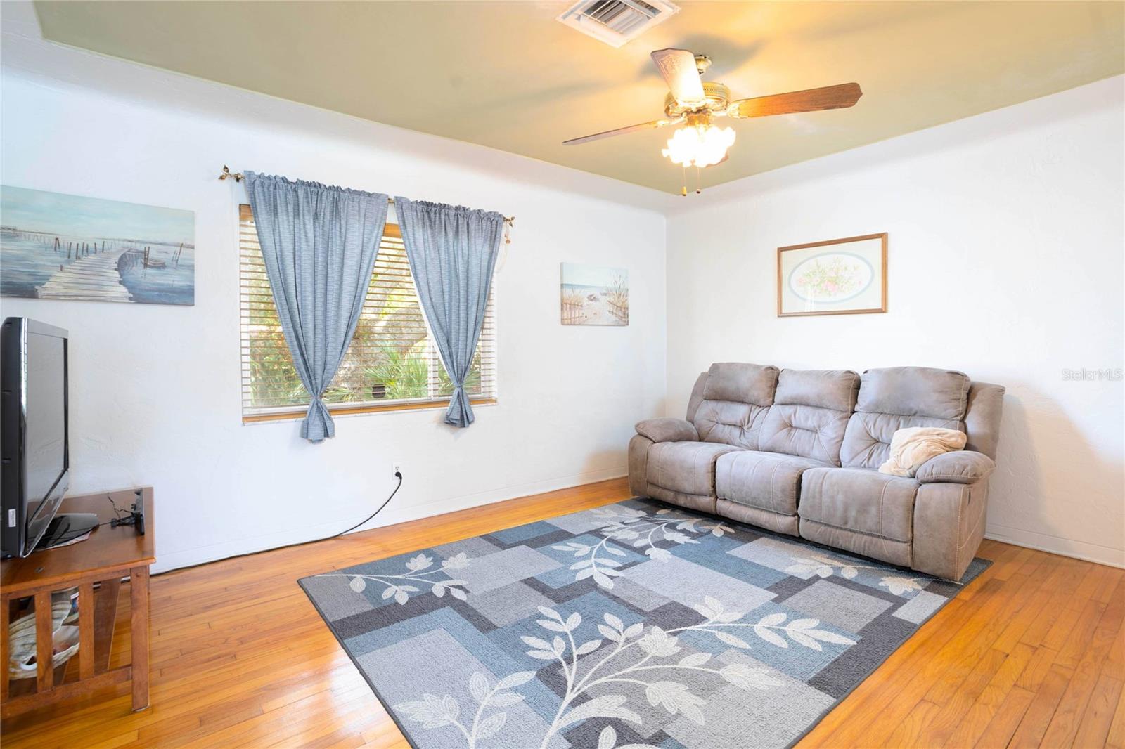 Living room with red oak floors