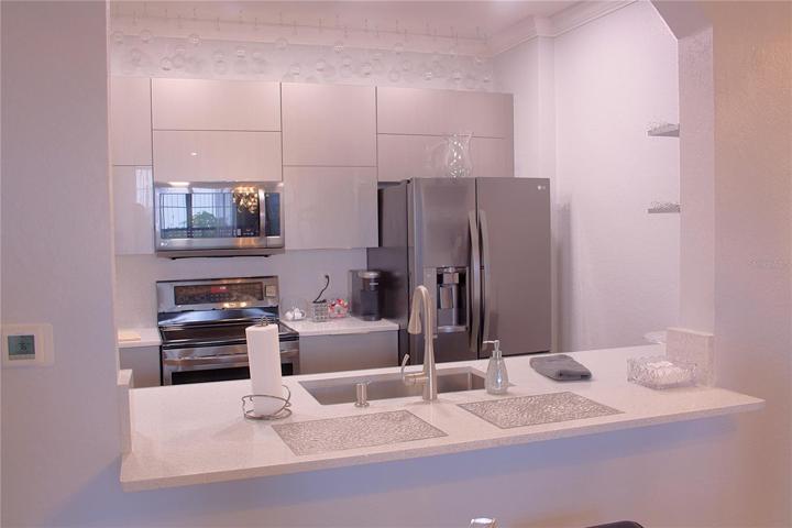 Kitchen breakfast bar