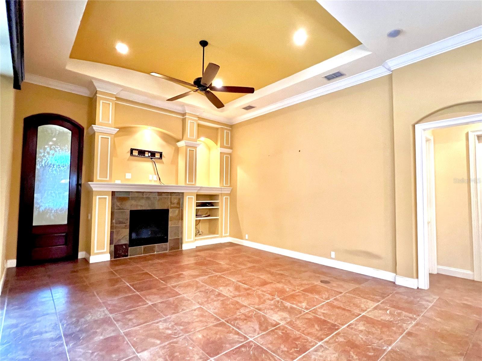 family room w/ gas fireplace