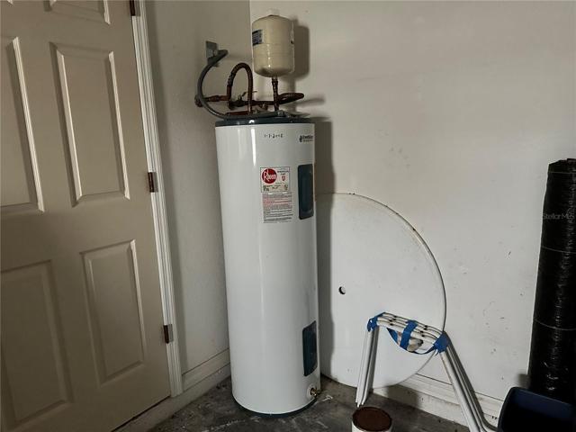 Hot water heater