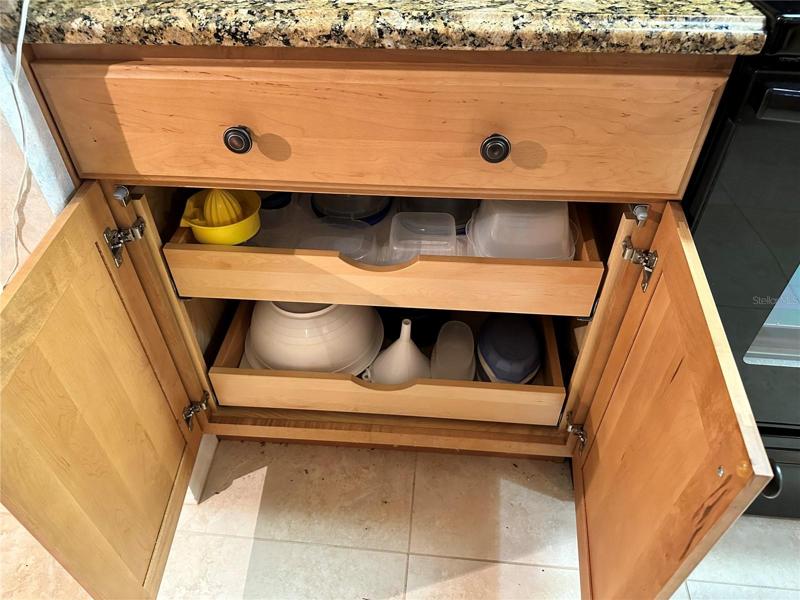 Kitchen cabinets, pull-outs for extra storage