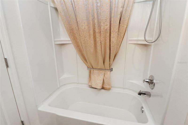 Tub /shower combo in master