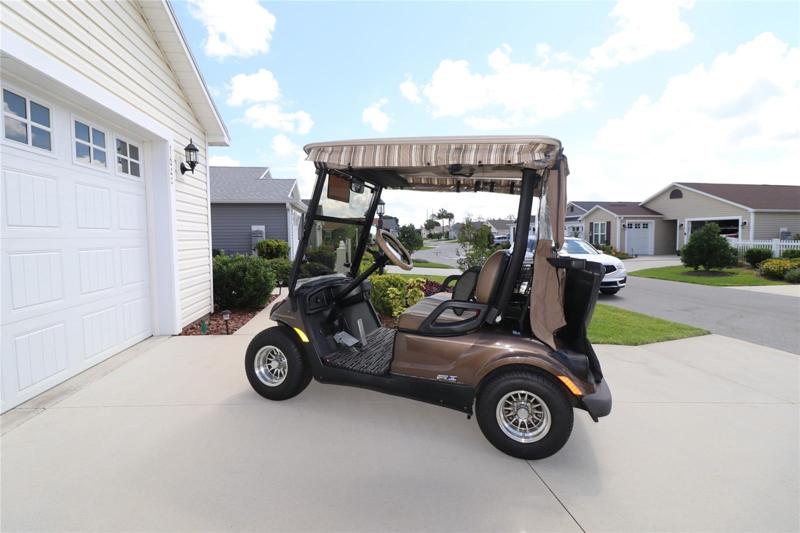 Nice 2015 Yamaha gas golf cart is for sale separately