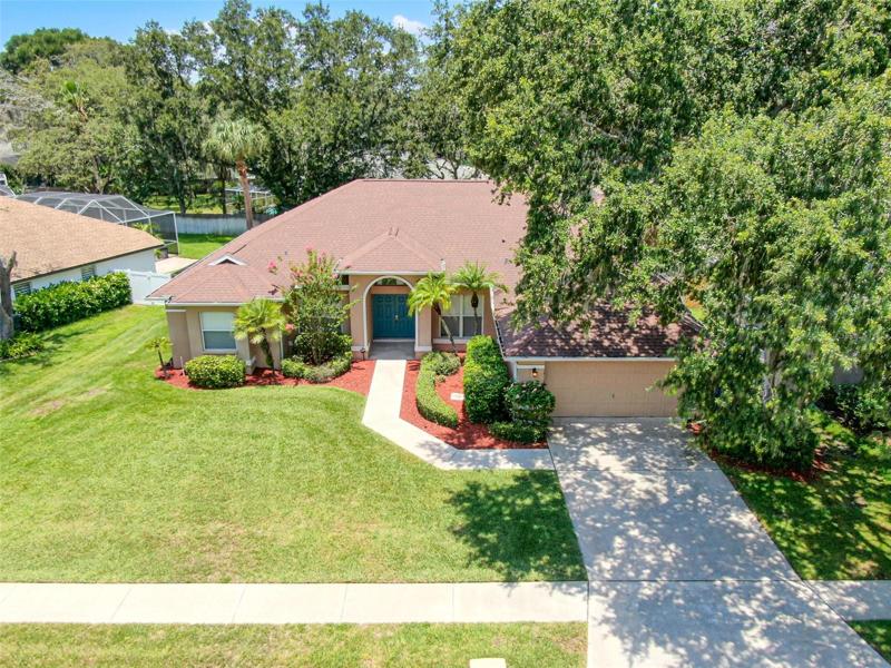 Nice spacing between the houses that you won't find in the newer subdivisions, plus NO CDD!