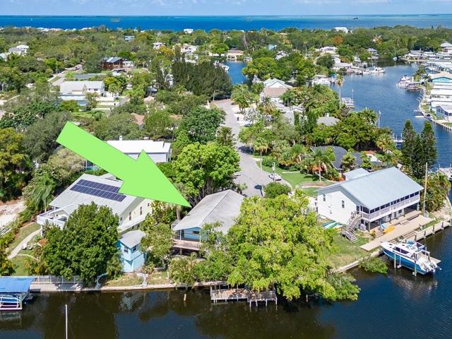 LARGE DOCK OFFERS A GREAT ENTERTAING AREA