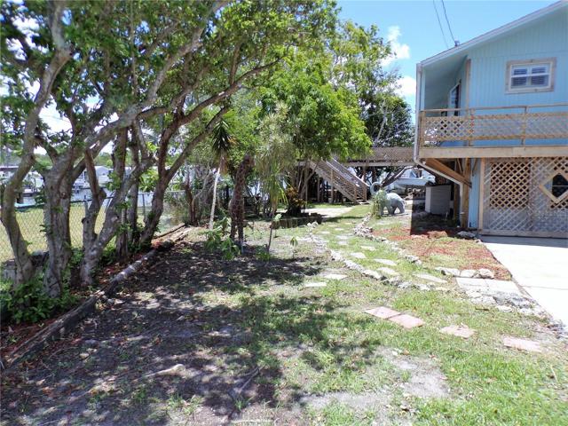 LEFT SIDE YARD