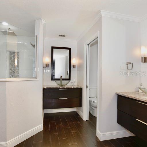 SEPERATE DUAL SINKS IN MASTER BATHROOM