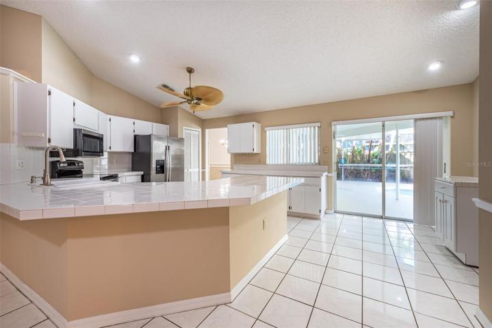 Kitchen & Breakfast Nook