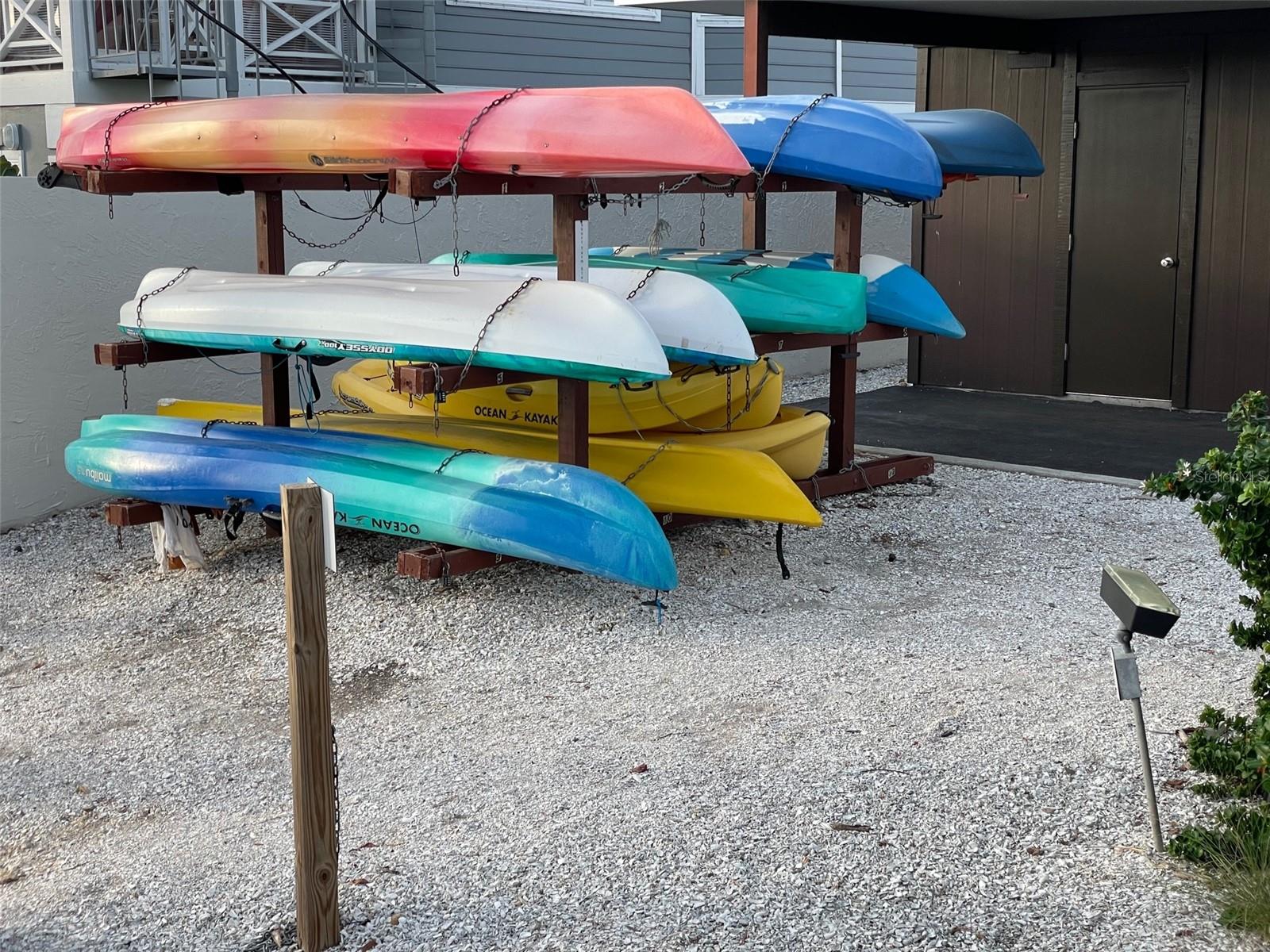 KAYAKS