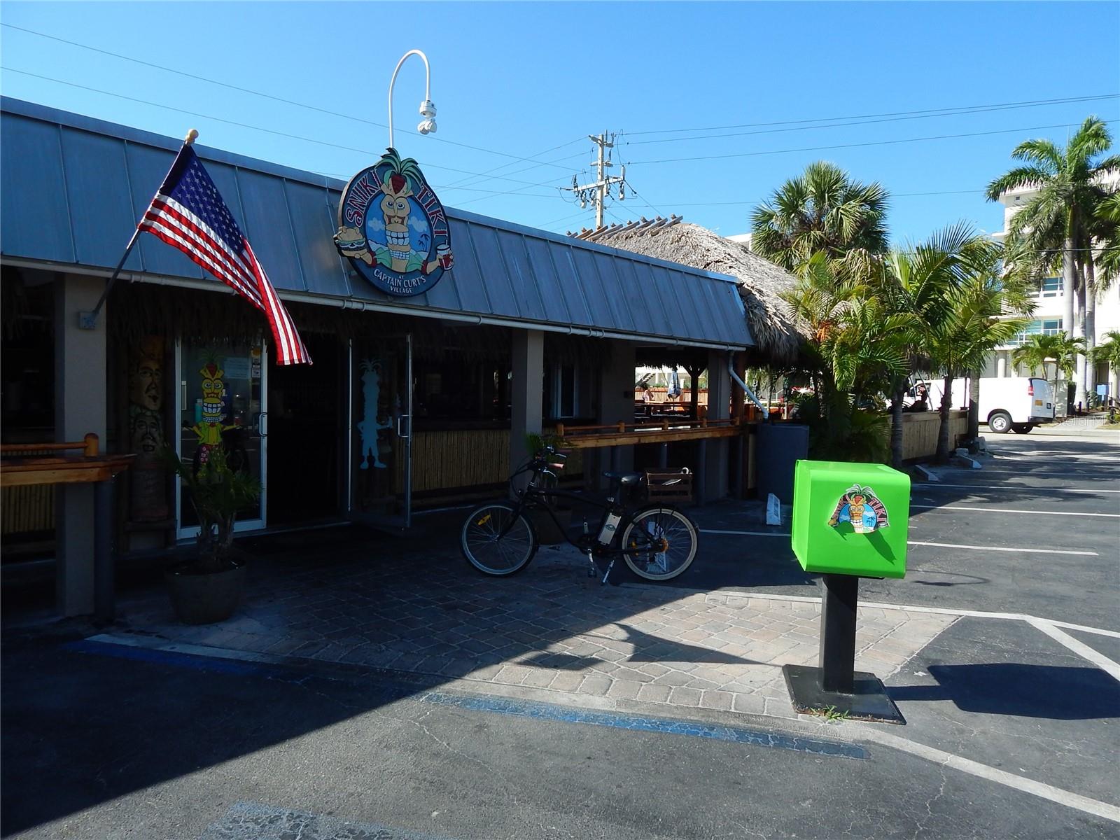 CAPT CURTS SEAFOOD 3 BLOCKS AWAY