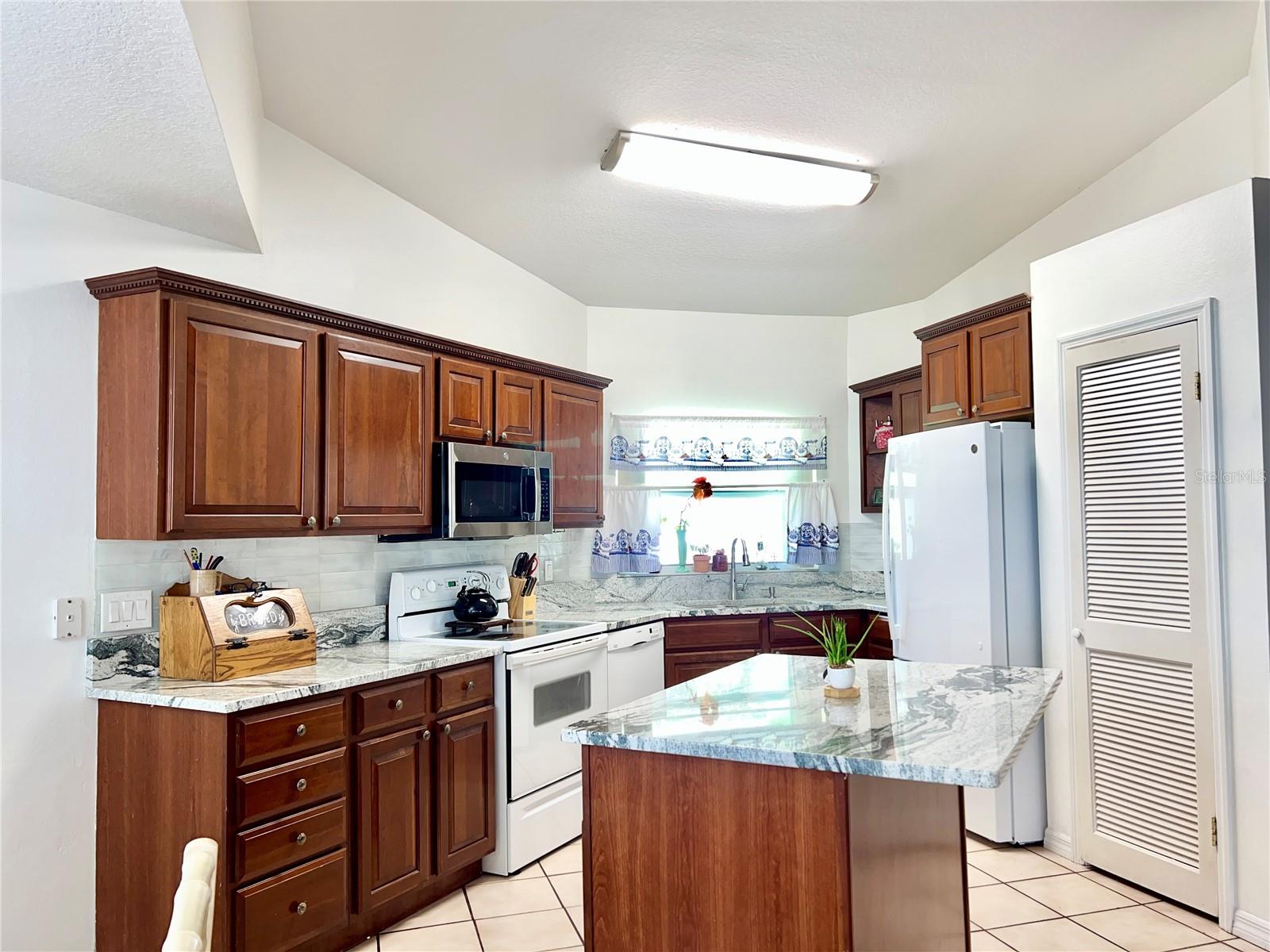 Kitchen - 12 x 11