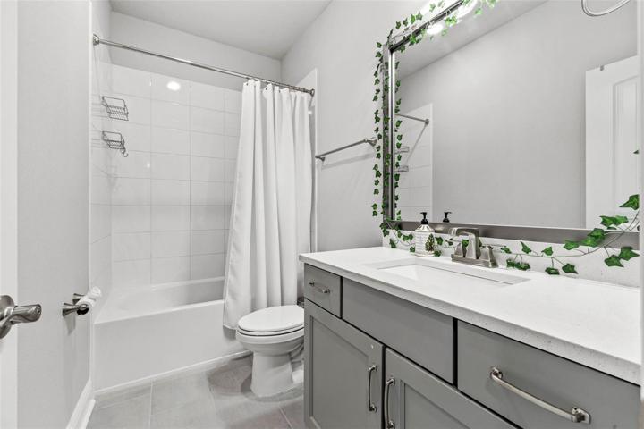 Full Bathroom 2