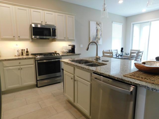 soft close cabinets, granite counters