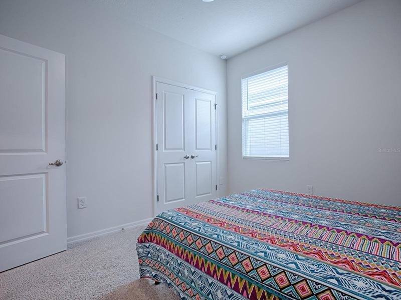 LARGE DOUBLE DOOR CLOSET