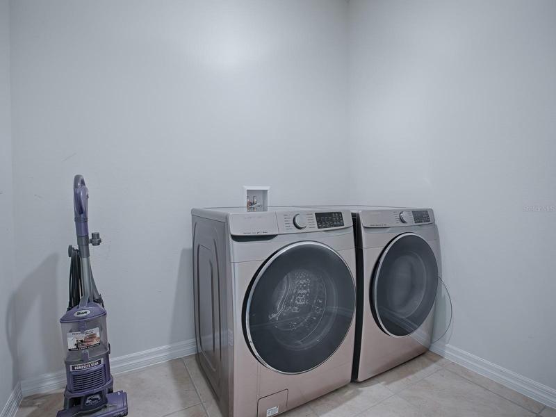 INDOOR LAUNDRY ROOM
