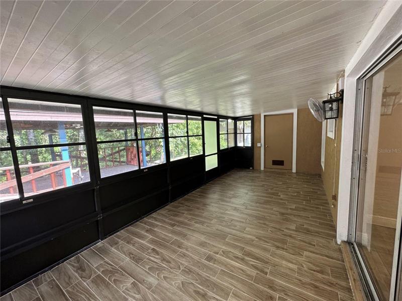 Screen room