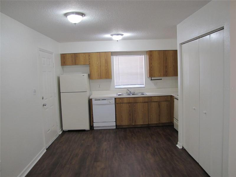 Kitchen Dining area