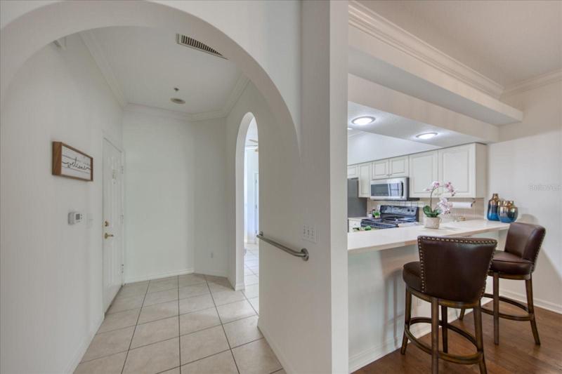 Foyer and kitchen with Breakfast Bar