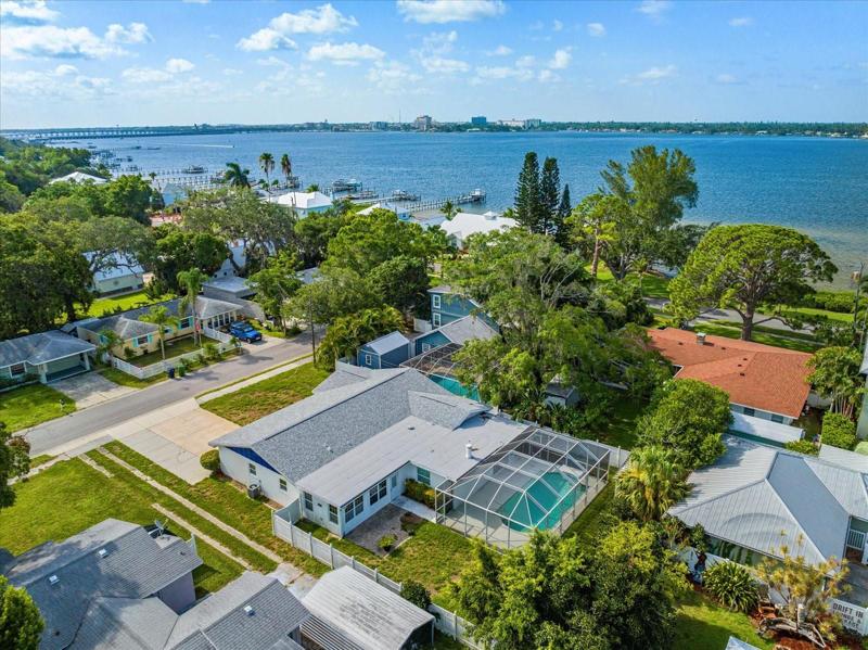 Aerial photo looking towards downtown Bradenton