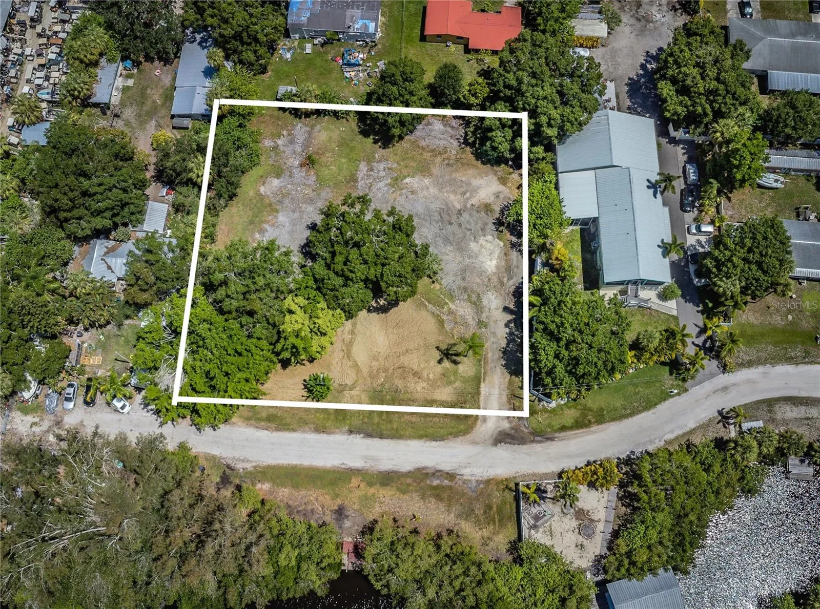 Double lot with 180 x 176