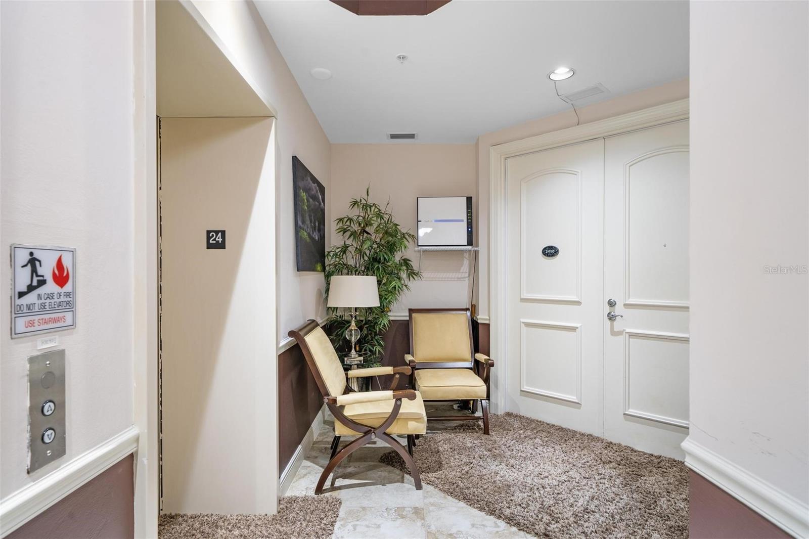 Private foyer to condo